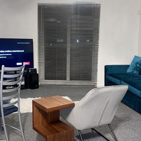 Luxury 1 Bed Apartment With Parking Манчестър Екстериор снимка