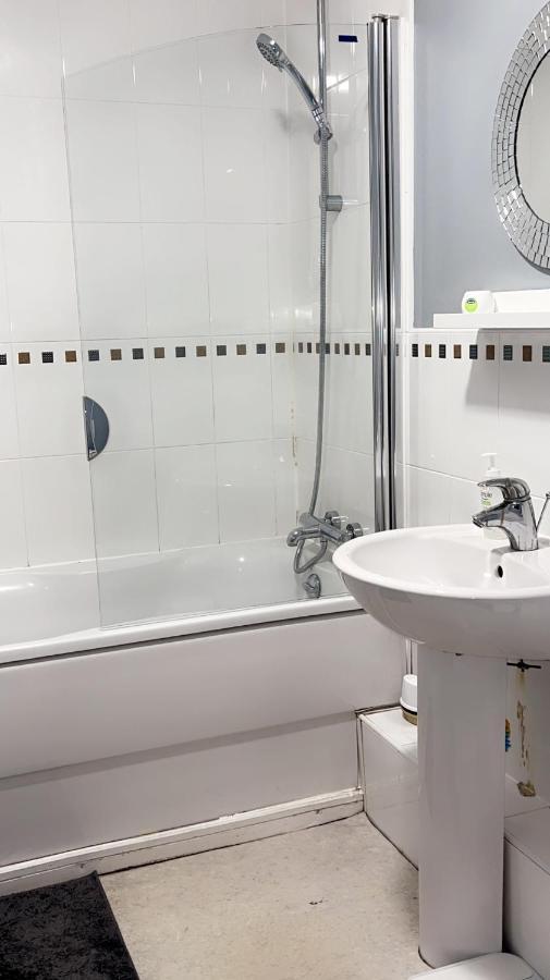 Luxury 1 Bed Apartment With Parking Манчестър Екстериор снимка