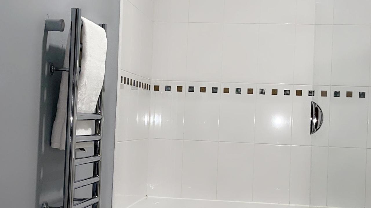 Luxury 1 Bed Apartment With Parking Манчестър Екстериор снимка