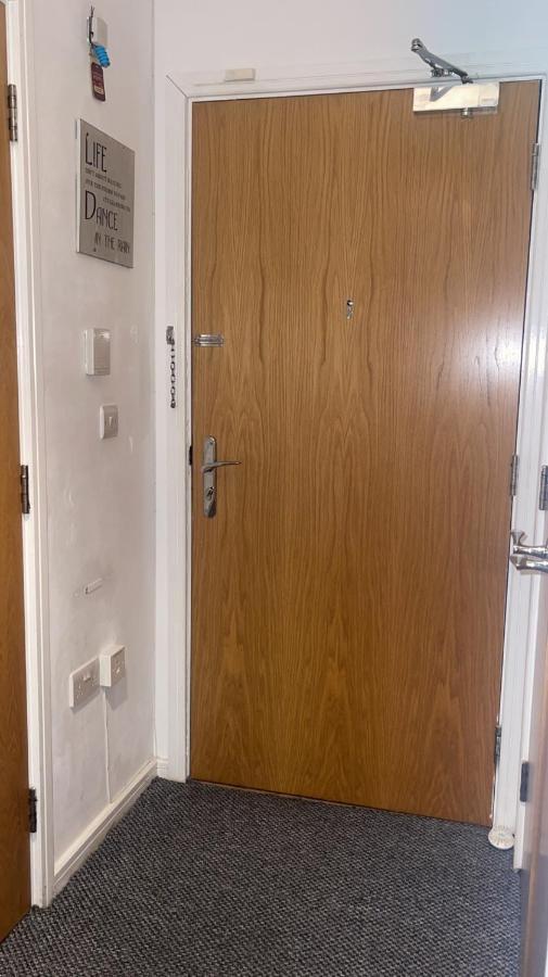 Luxury 1 Bed Apartment With Parking Манчестър Екстериор снимка