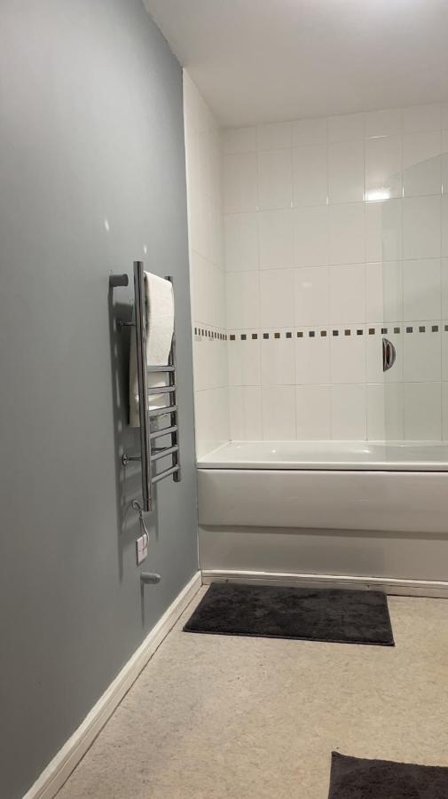 Luxury 1 Bed Apartment With Parking Манчестър Екстериор снимка